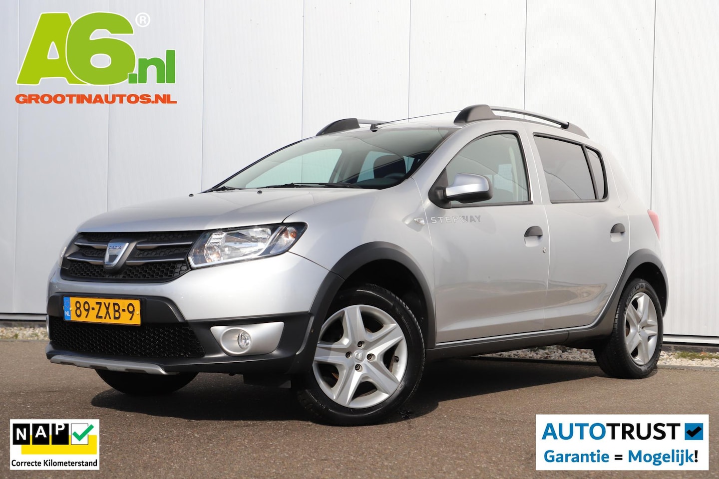 Dacia Sandero Stepway - 0.9 TCe Lauréate Trekhaak Navigatie Airco Cruise Control Parkeersensor goed onderhouden - AutoWereld.nl