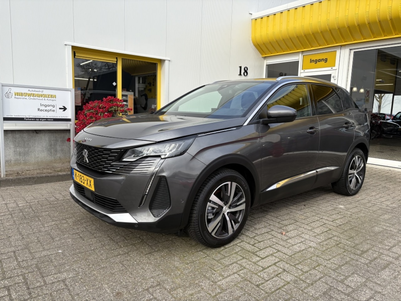 Peugeot 3008 - 1.2 PureT. Automaat Navigatie Nieuw model - AutoWereld.nl