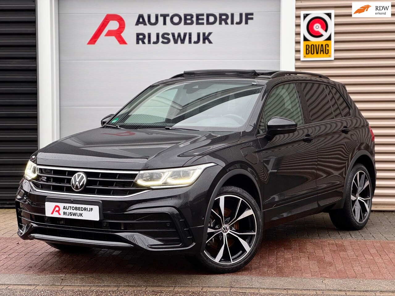 Volkswagen Tiguan - 1.4 TSI eHybrid R-Line Pano/Sfeer/360/Keyless - AutoWereld.nl