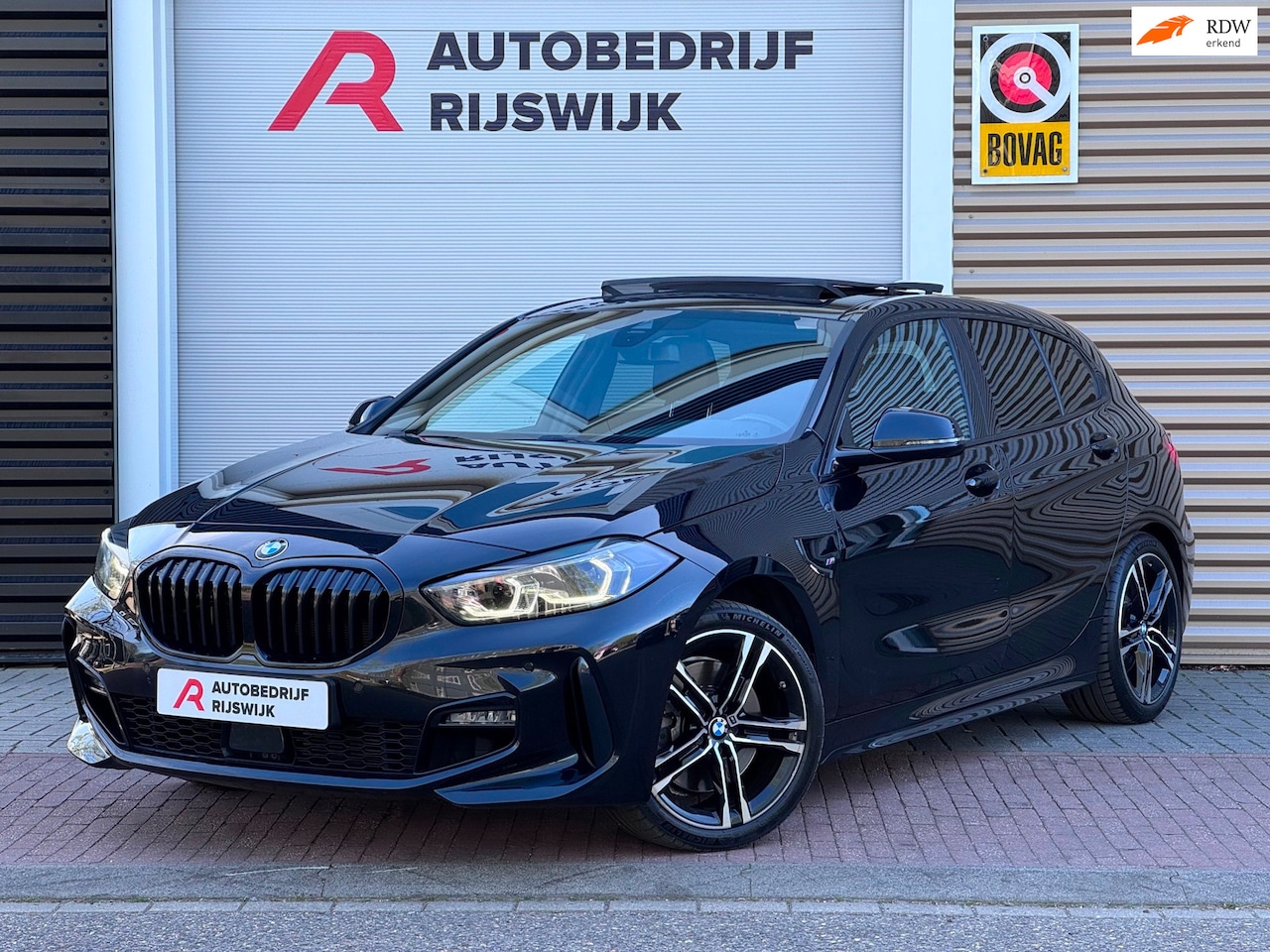BMW 1-serie - 120i Executive Pano/Led/Sfeer/AppleCar - AutoWereld.nl