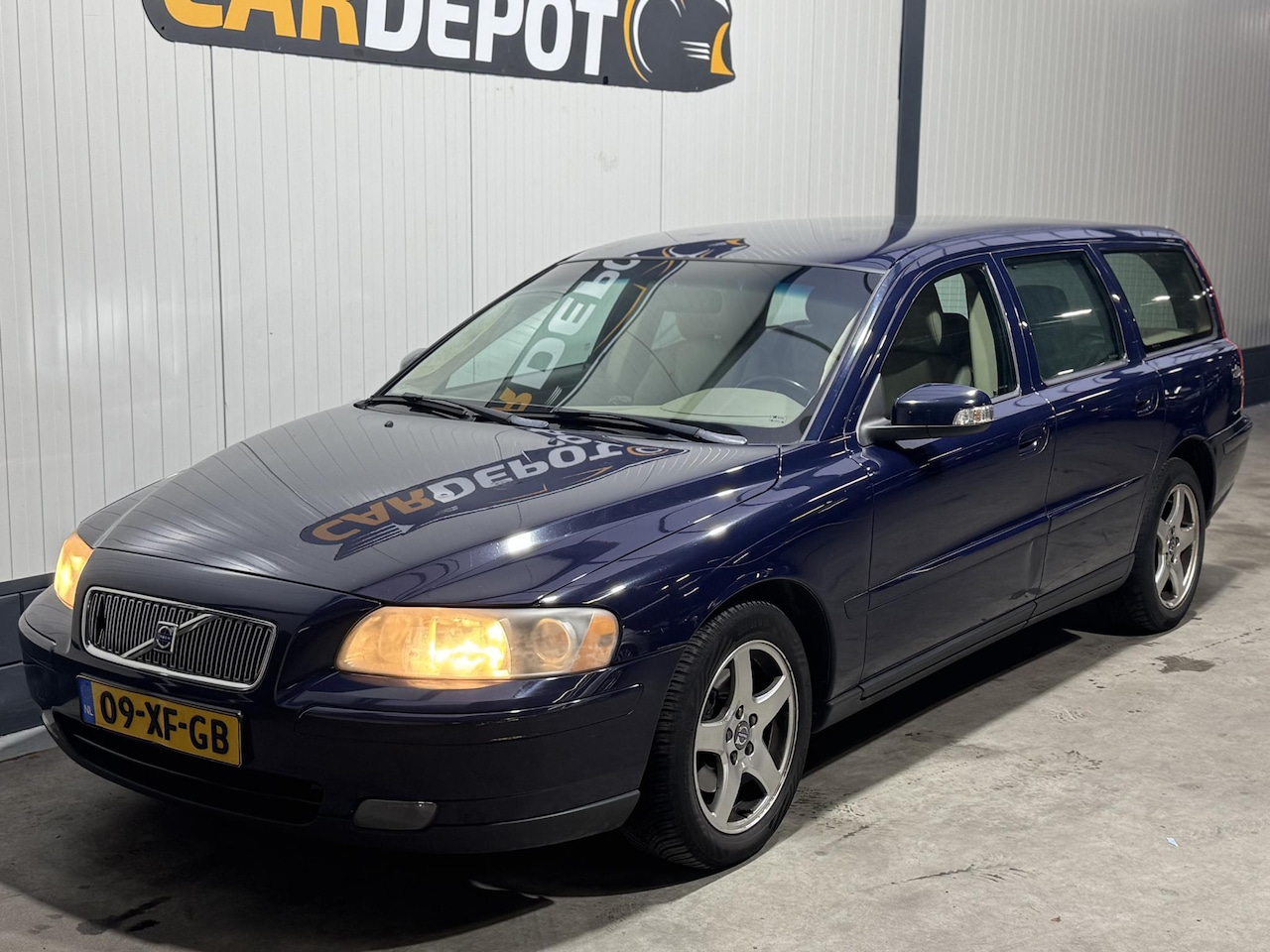 Volvo V70 - 2.4D Edition Vol jaar APK - AutoWereld.nl
