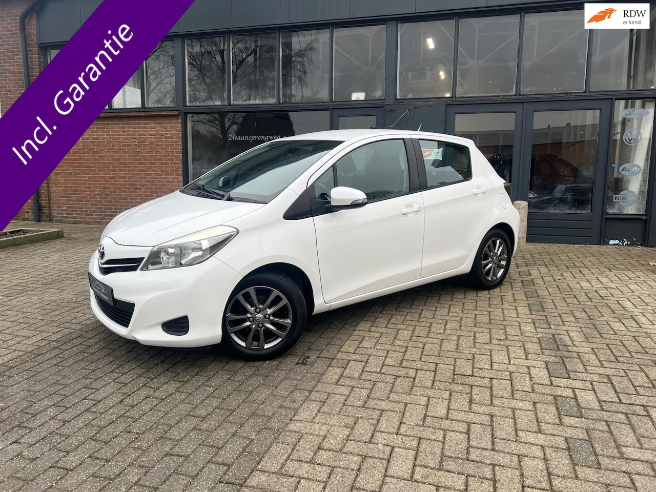 Toyota Yaris - 1.3 VVT-i Aspiration 1.3 VVT-i Aspiration, Airco, Navi, Sport - AutoWereld.nl
