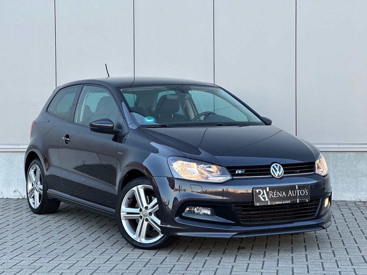 Volkswagen Polo - 1.2 TSI R-Line | Cruise | Airco | Stoelverw | PDC V+A | - AutoWereld.nl