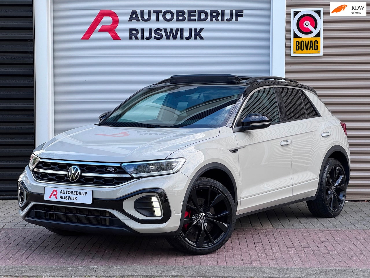Volkswagen T-Roc - 1.5 TSI 3x R-Line Pano/Camera/AppleCarPlay - AutoWereld.nl