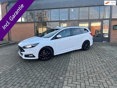 Ford Focus Wagon - 2.0 ST Cruise control, Xenon, Sync, Lane assist