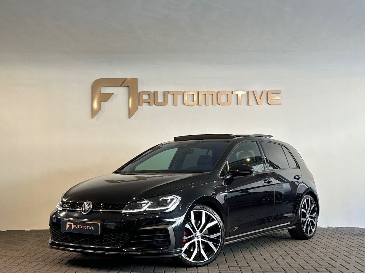 Volkswagen Golf - 2.0 TDI GTD Pano|Keyless|Dynaudio|Leer|Sfeer - AutoWereld.nl