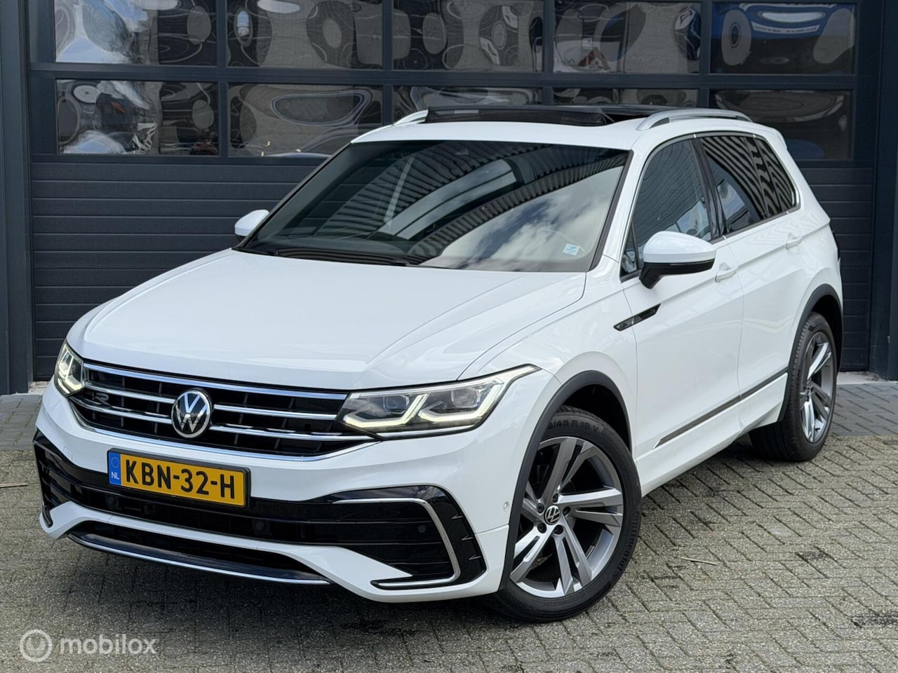 Volkswagen Tiguan - 1.5 TSI 3x R-Line Business+ | Pano | VOL - AutoWereld.nl