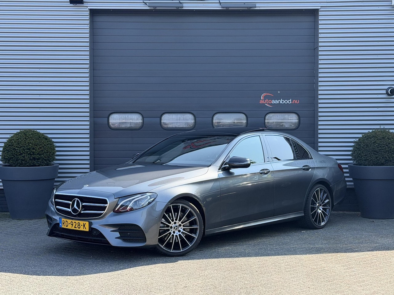 Mercedes-Benz E-klasse - 200 d AMG | Panoramadak | Camera | Widescreen | Sfeerverlichting | Burmester | - AutoWereld.nl