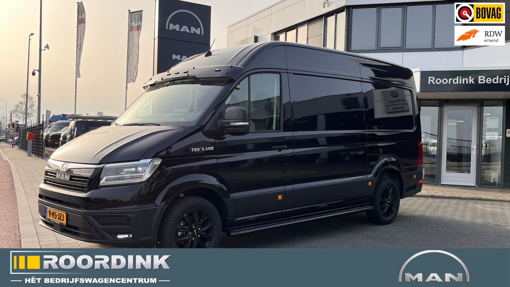 MAN TGE - 3.140 L3H3 Intense Black, LMV" zwart, Sidesteps zwart geschuurd, Zonneklep met verlichting - AutoWereld.nl