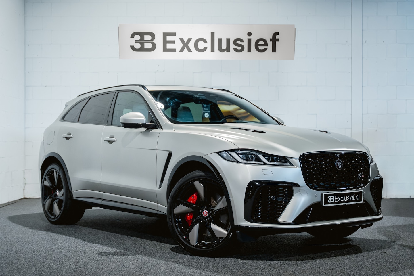 Jaguar F-Pace - SVR 5.0 P550 V8 NL-auto, Pan.dak, Meridian soundsystem Full-Option - AutoWereld.nl