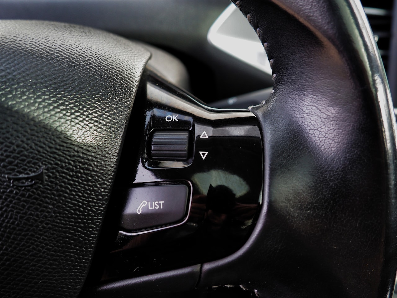 Peugeot 308 - Premiëre 1.6 THP CLIMA PANO CRUISE NAVI PARKEER S.