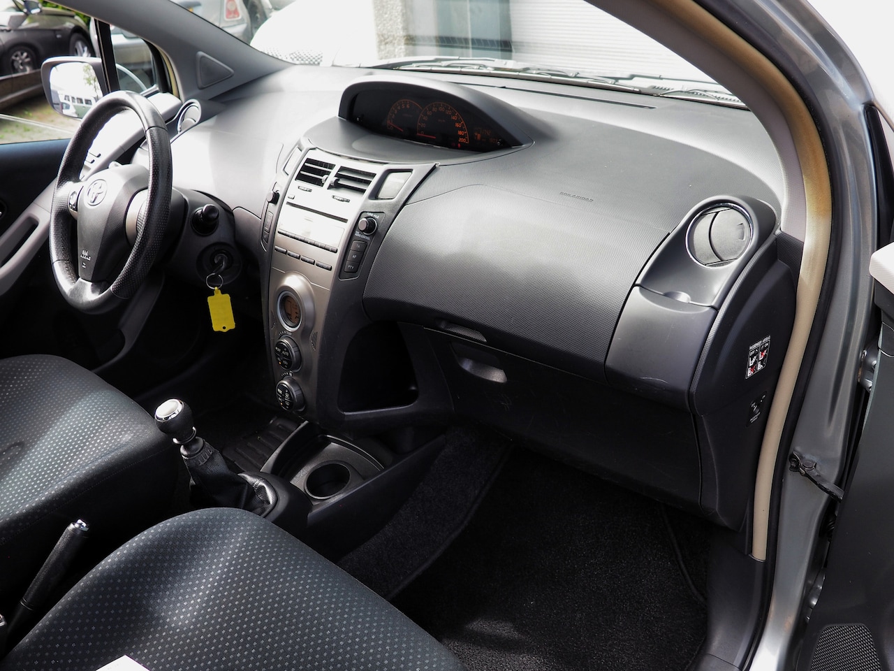 Toyota Yaris - 1.3 16v VVT-i Aspiration AIRCO TREKH. ELEK. PAKKET