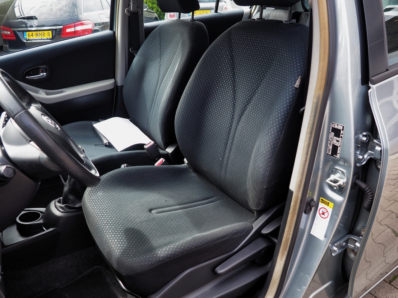 Toyota Yaris - 1.3 16v VVT-i Aspiration AIRCO TREKH. ELEK. PAKKET