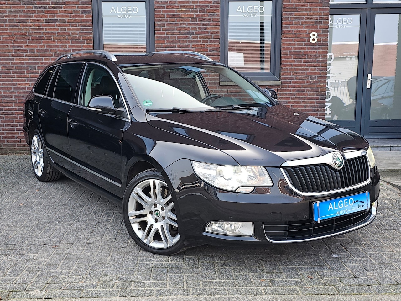 Skoda Superb Combi - 3.6 FSI Elegance 4x4 / Automaat / Leder / Navi - AutoWereld.nl