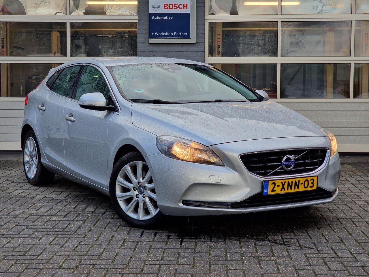 Volvo V40 - 1.6 T4 Momentum 180PK|Automaat|Navi|Clima|PDC| - AutoWereld.nl
