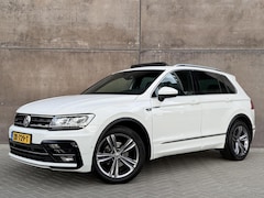Volkswagen Tiguan - 1.5 TSI Highline Business R-line | Trekhaak | Panoramadak | 1ste eigenaar | Dealer onderho