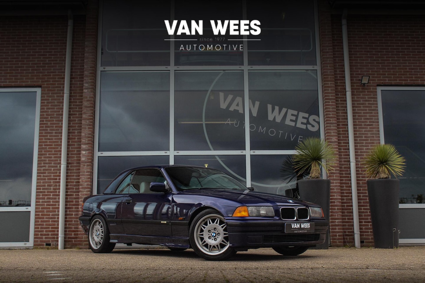 BMW 3-serie Cabrio - 320i E36 | HiFi audio | Motorsport velgen | Montrealblau | Leer | Sportstuur | Stoelverwar - AutoWereld.nl