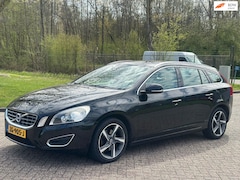 Volvo V60 - 1.6 T4 Summum/AIRCO/CRUISE/LEDER/PARKEERSENS ACHTER/VERWARMDE VOORST/XENON/TREKHAAK