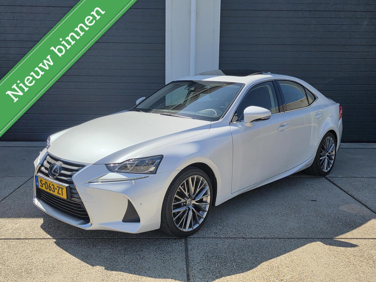 Lexus IS - 300h Hybrid Luxury Line Mark-Levinson - AutoWereld.nl