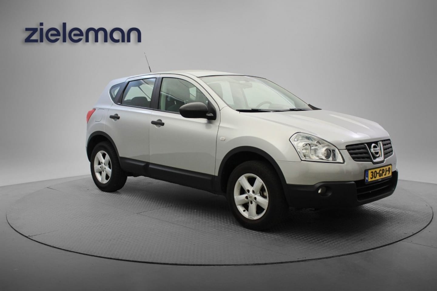 Nissan Qashqai - 1.6 Visia - Airco, Trekhaak - AutoWereld.nl