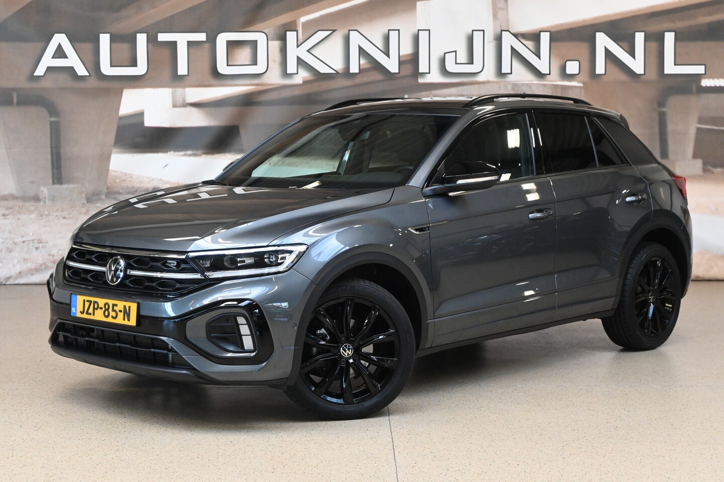 Volkswagen T-Roc - 1.5 TSI 150pk R-Line Business+ | IQ. Light | Camera | Trekhaak | 100% (Dealer) onderhouden - AutoWereld.nl