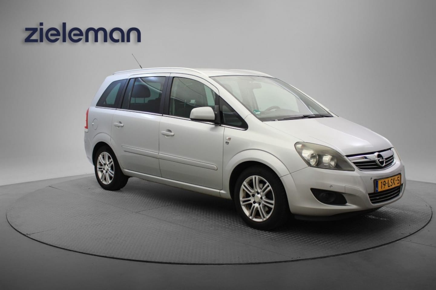 Opel Zafira - 1.8 111 years Edition 7-Persoons - Navi, Cruise, Trekhaak, APK 01-27! - AutoWereld.nl