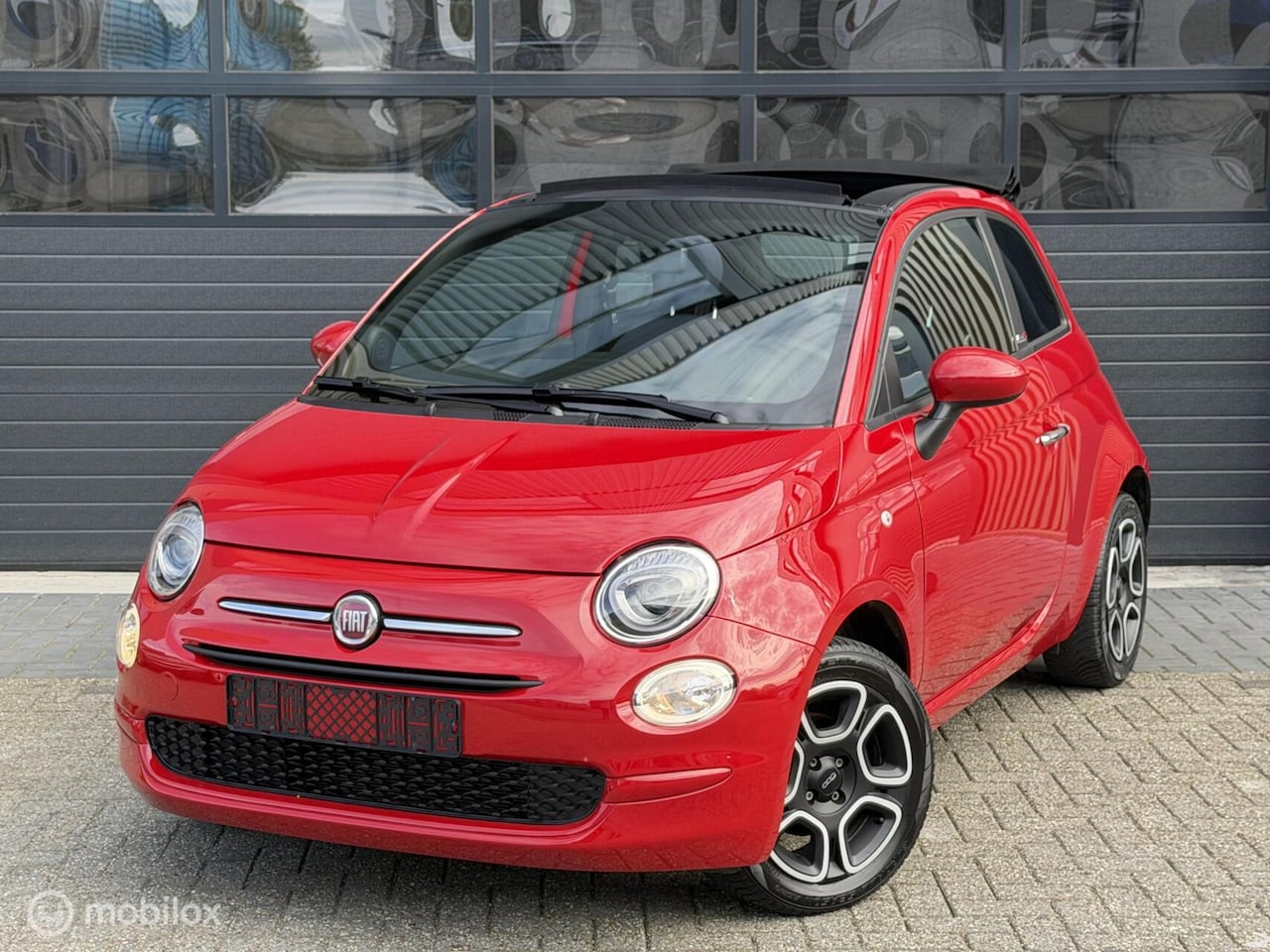 Fiat 500 C - 1.0 Hybrid Red | Cruise | Sensoren | Scherm | Cabrio - AutoWereld.nl