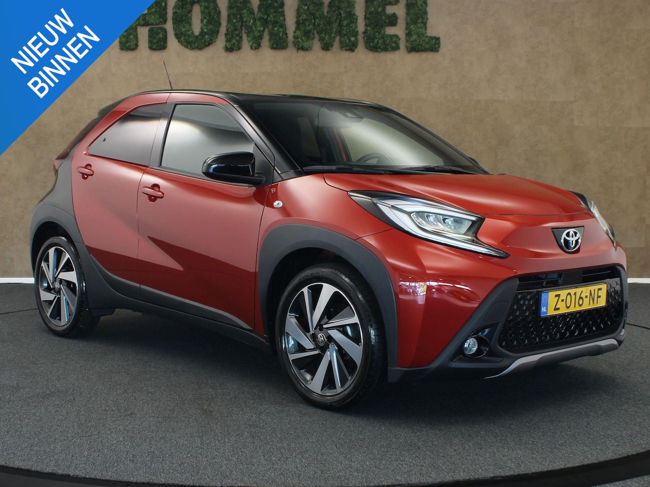 Toyota Aygo X - 1.0 VVT-i MT Envy - ORIGINEEL NEDERLANDSE AUTO - PARKEERSENSOREN VOOR EN ACHTER - DRAADLOZ - AutoWereld.nl