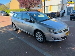 Opel Astra Sports Tourer - Navigatie / Nieuw APK / Airco / parkeersensoren achter