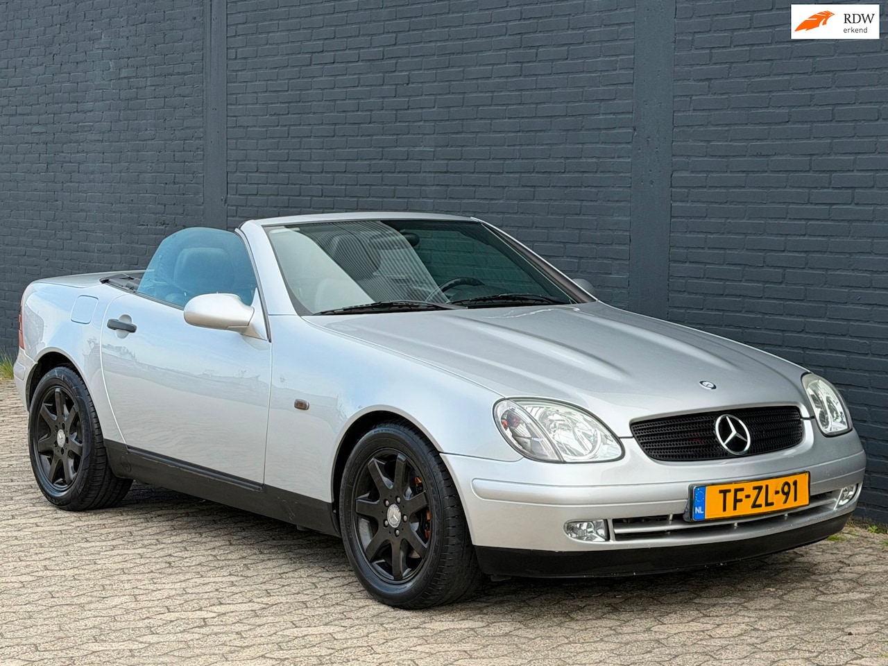 Mercedes-Benz SLK-klasse - 230 K. LEER AIRCO Zeer goede staat. NIEUW APK - AutoWereld.nl