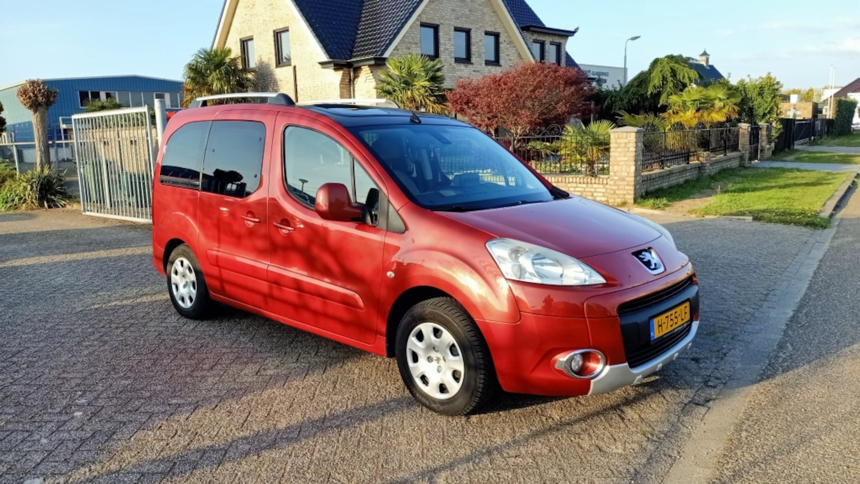 Peugeot Partner Tepee - 1.6 VTi XT Executive 1.6 VTi XT Executive - AutoWereld.nl