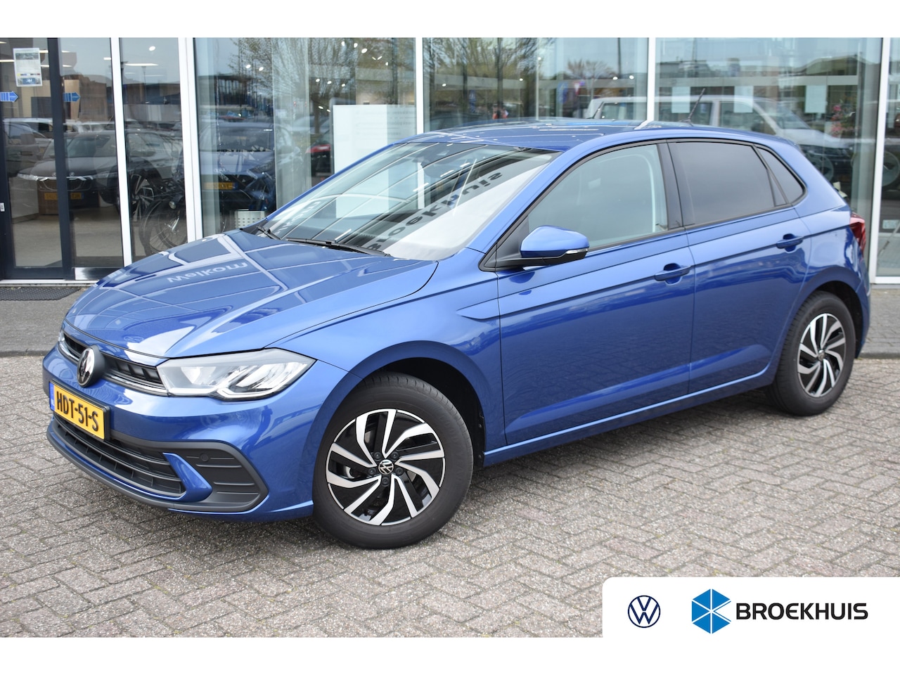 Volkswagen Polo - Life Edition 95 PK | Parkeersensoren Achter | Camera | Navi By App | LED | 15 INCH | NL Au - AutoWereld.nl