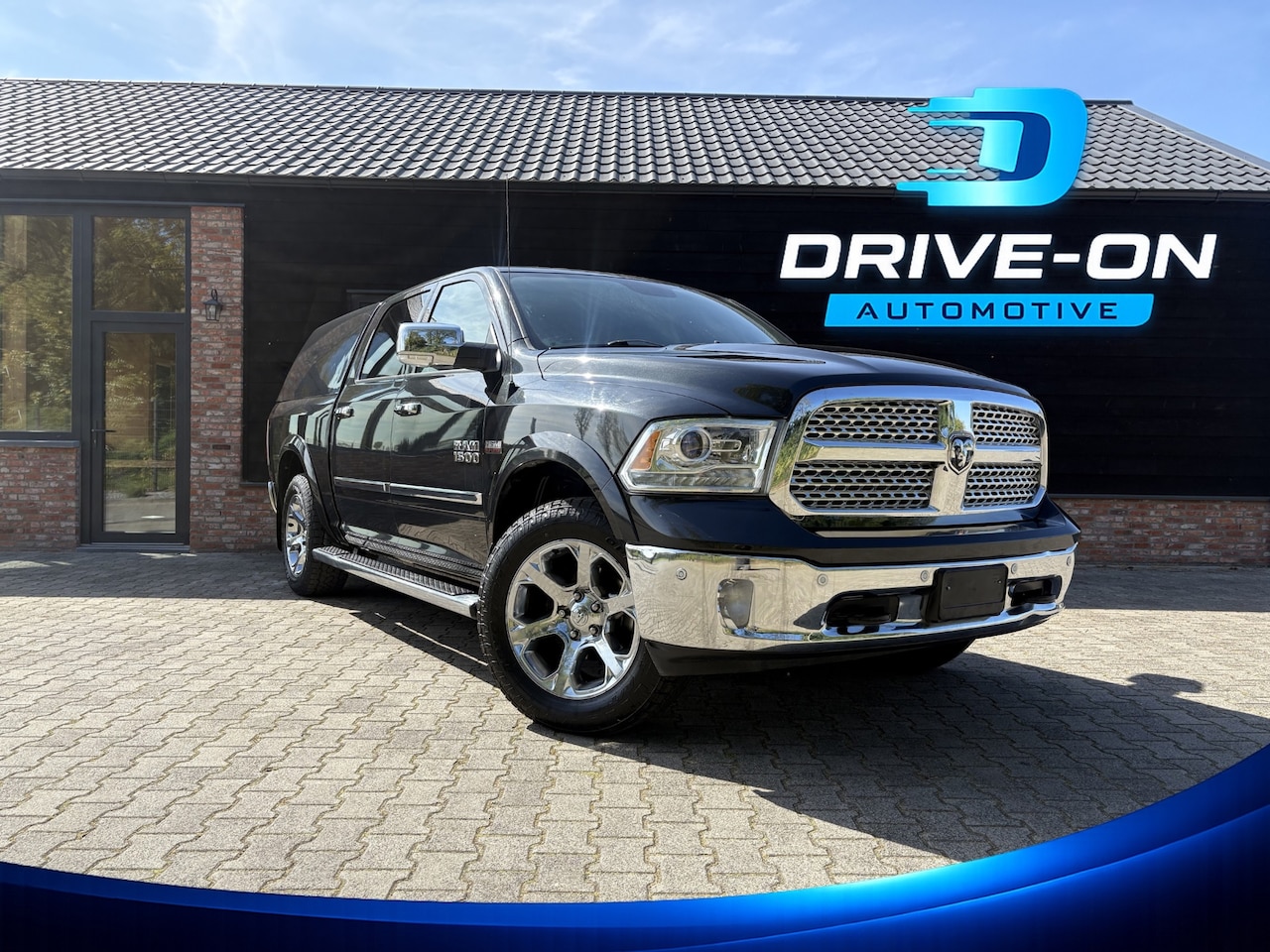 Dodge Ram 1500 - 5.7 V8 Pano - luchtvering - Laramie - Hardtop - AutoWereld.nl