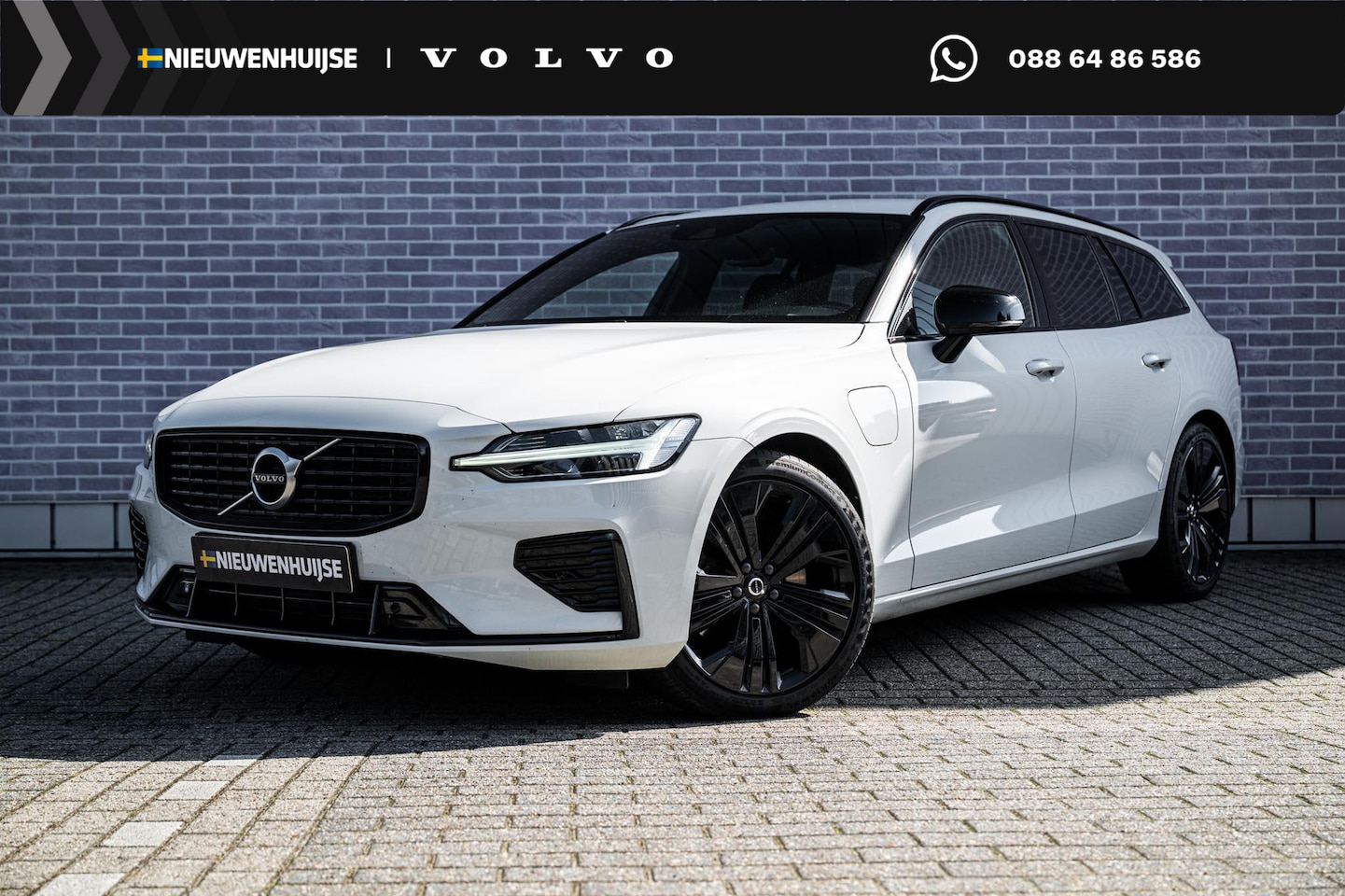 Volvo V60 - 2.0 T6 Recharge AWD R-Design | Plug-in Hybrid (PHEV) | Navigatie | Apple Carplay | Android - AutoWereld.nl