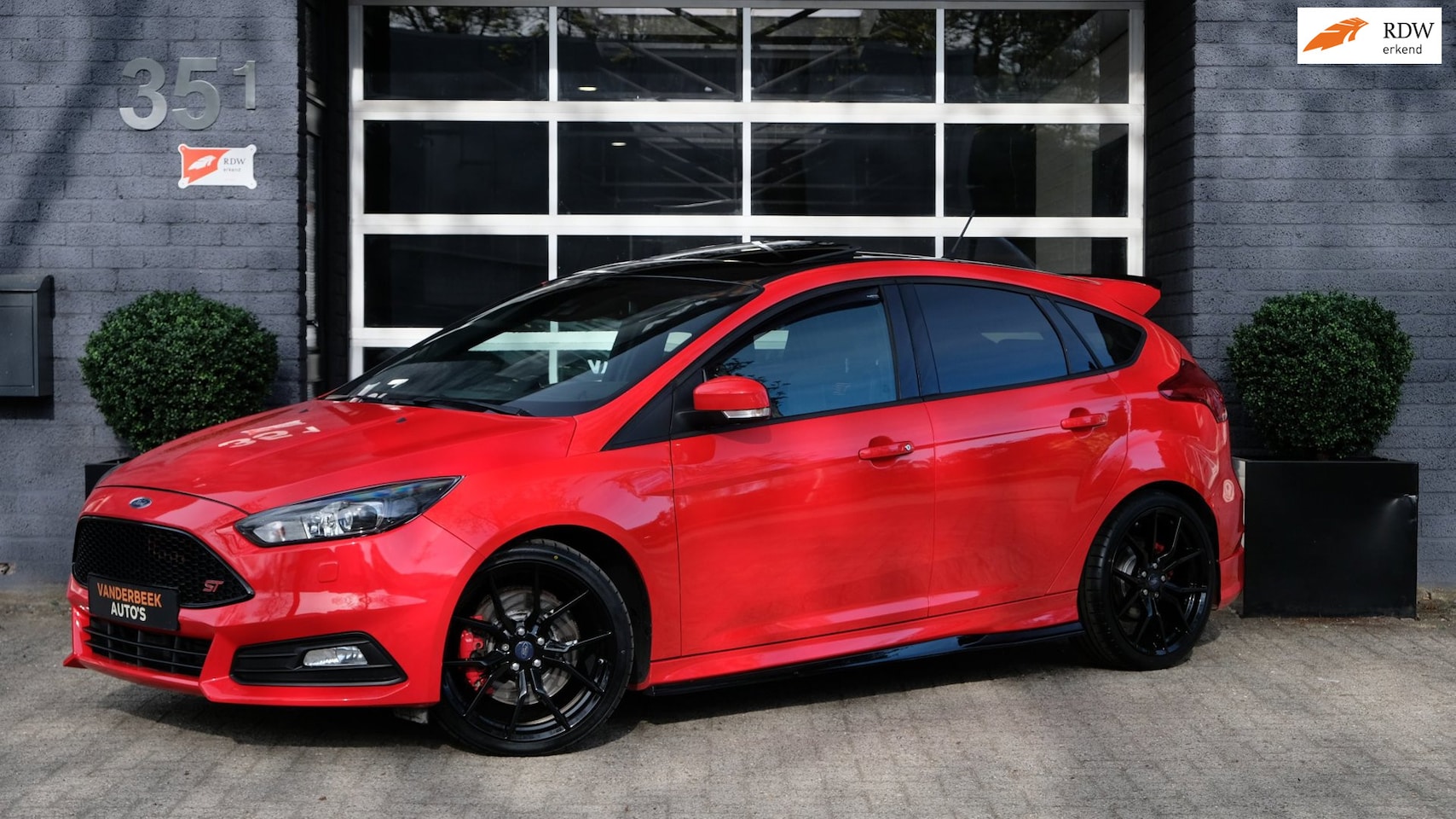 Ford Focus - 2.0 ST 250PK ST-3|Carplay|Schuifdak|Leder|19''RS|VOL! - AutoWereld.nl