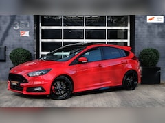 Ford Focus - 2.0 ST 250PK ST-3|Carplay|Schuifdak|Leder|19''RS|VOL