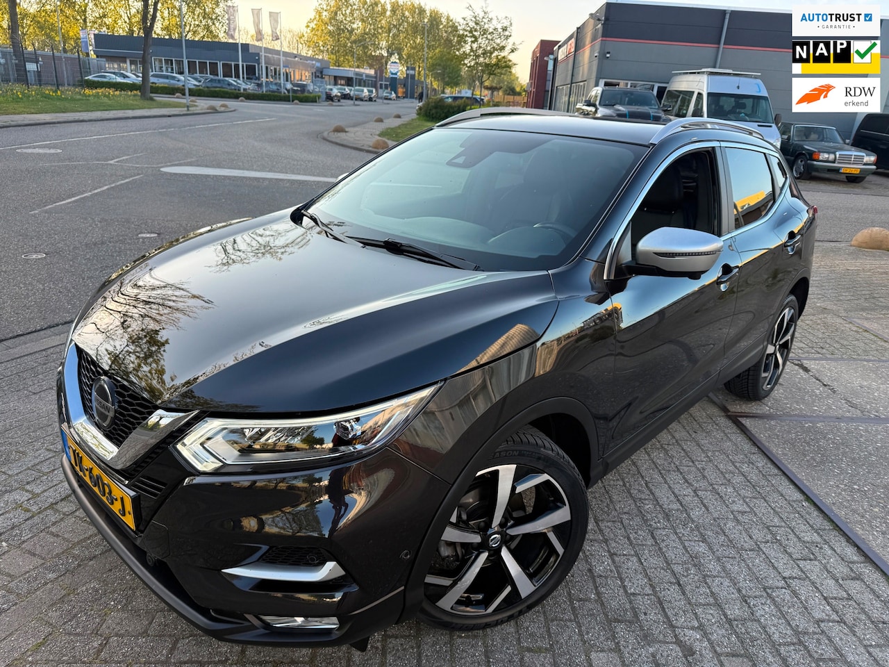 Nissan Qashqai - 1.2 16V TEKNA+ AUT PANO LEER 360CAM MEMORY VOL-LUXE NAP - AutoWereld.nl