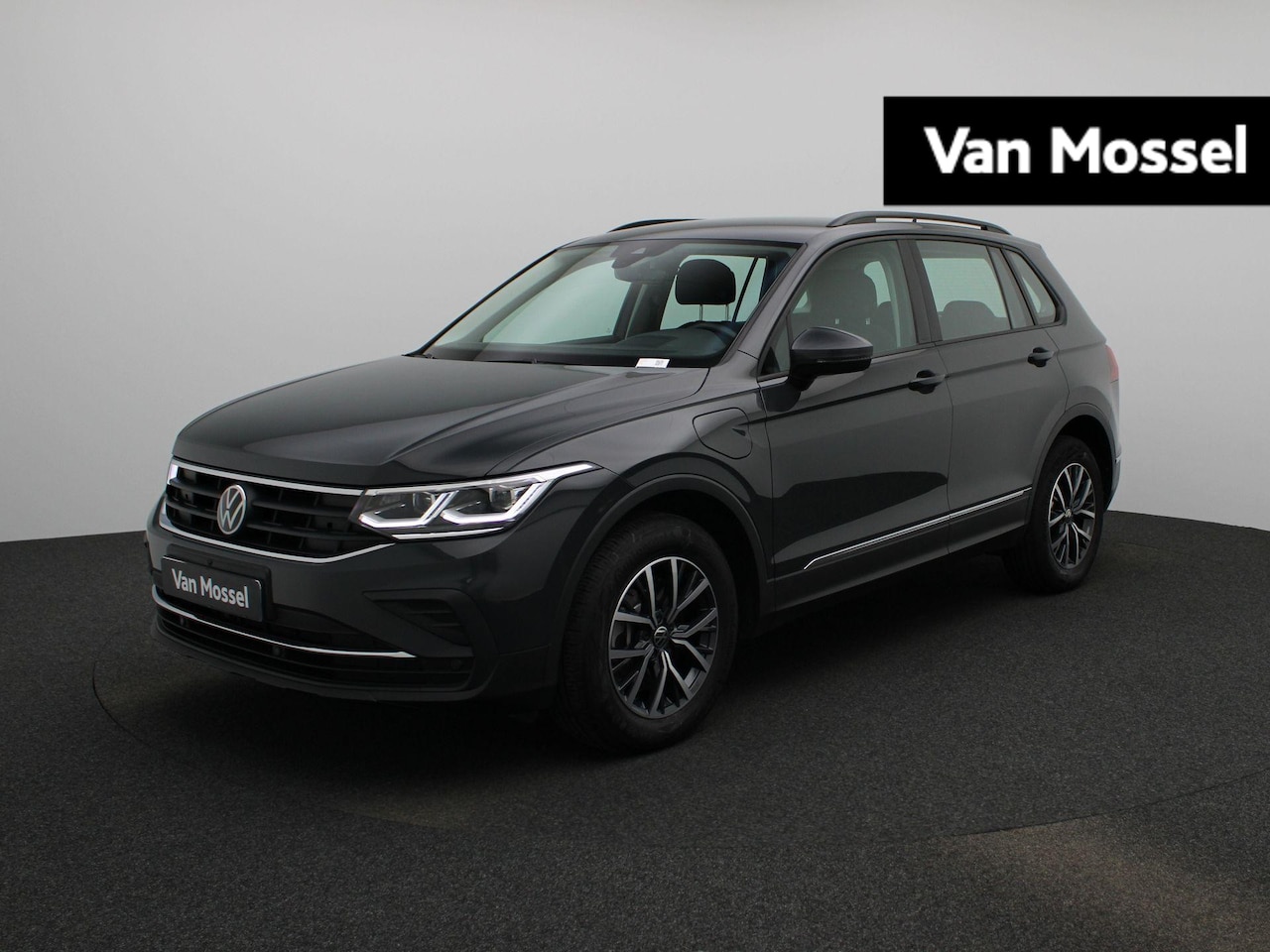 Volkswagen Tiguan - 1.4 TSI eHybrid Life | 86% SOH| 245 PK | Plug-In | Automaat | Digital Cockpit | Navigatie - AutoWereld.nl