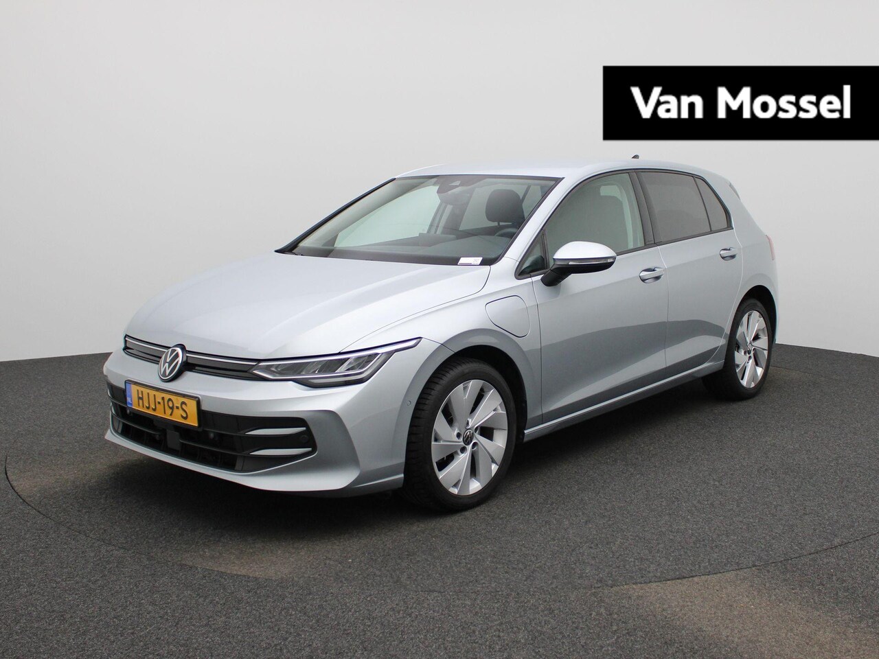 Volkswagen Golf - 1.5 eHybrid Life Edition 204 PK| Origineel Nederlands | 1e Eigenaar | Navigatie | Achterui - AutoWereld.nl