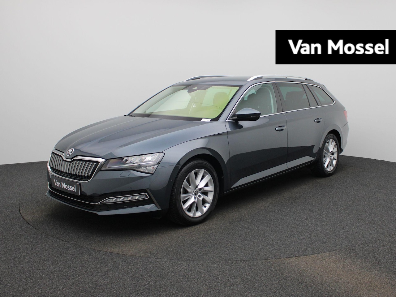 Skoda Superb - 1.4 TSI iV Business Edition | ELEKTR. ACHTERKLEP | STUUR- EN STOELVERWARM. | ELEKTR. STOEL - AutoWereld.nl