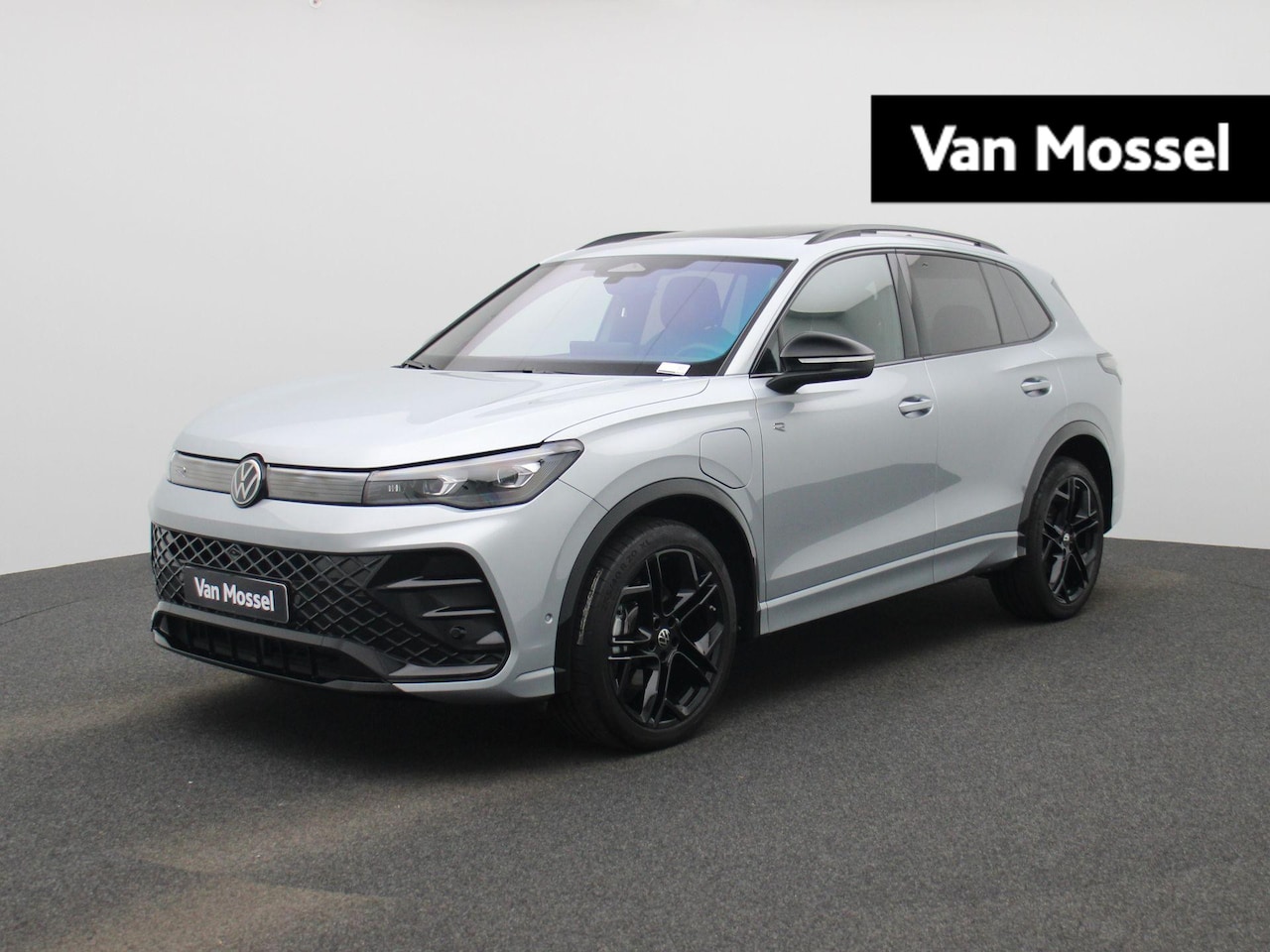 Volkswagen Tiguan - 1.5 eHybrid R-Line Edition 204 PK| Trekhaak | Panoramadak | Lederen Stoelen Met Geheugen | - AutoWereld.nl