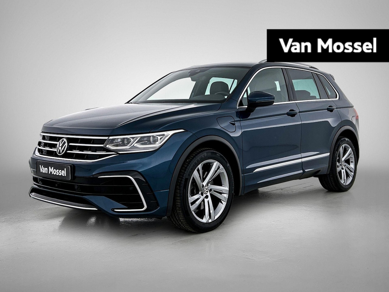 Volkswagen Tiguan - 1.4 TSI eHybrid R-Line Business+ 245 PK | Trekhaak | Dealeronderhouden | Navigatie | Achte - AutoWereld.nl