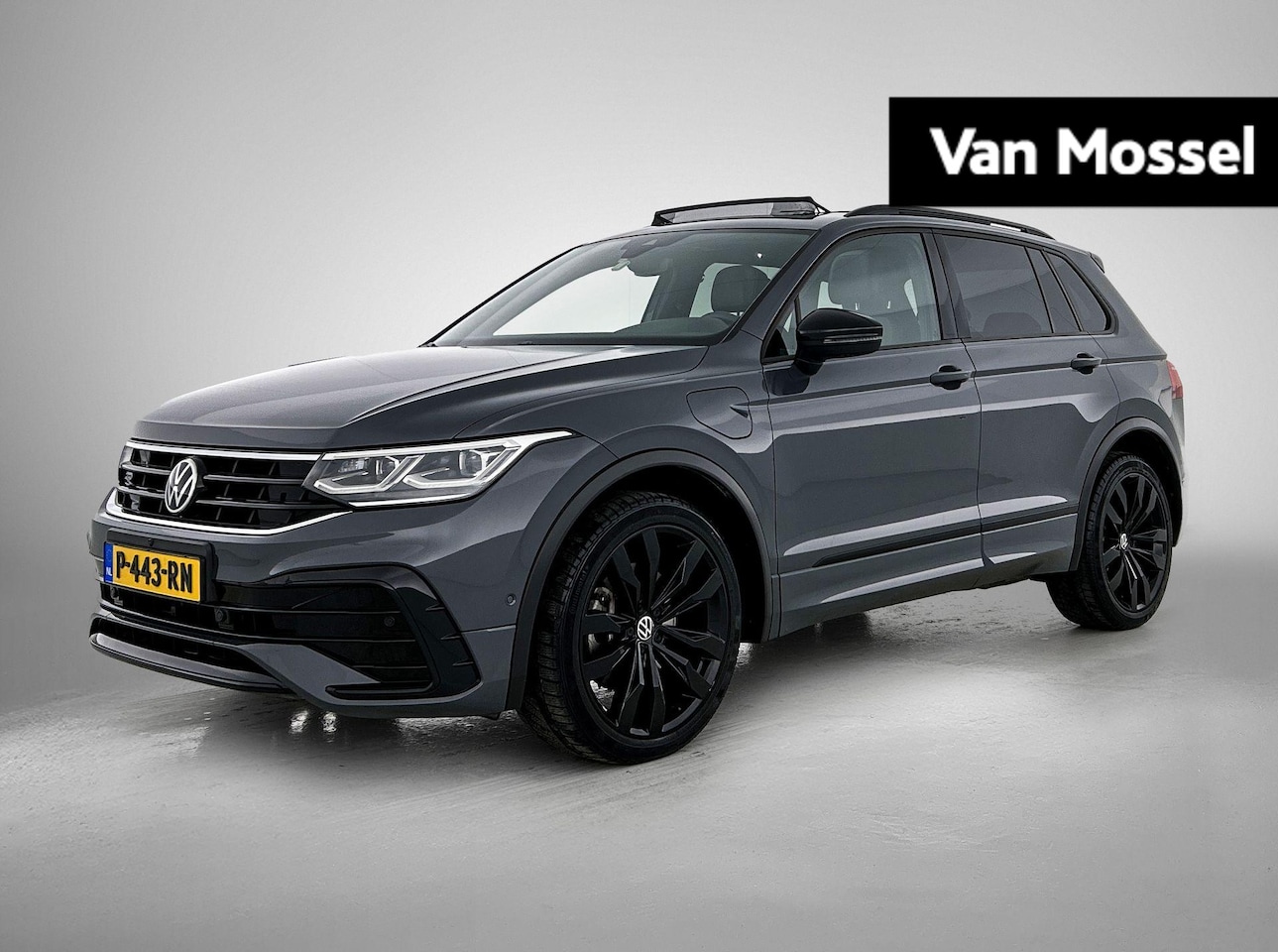 Volkswagen Tiguan - 1.4 TSI eHybrid R-Line | 245 PK Automaat | SoH 91% | Black Style | 360* Camera | Trekhaak - AutoWereld.nl