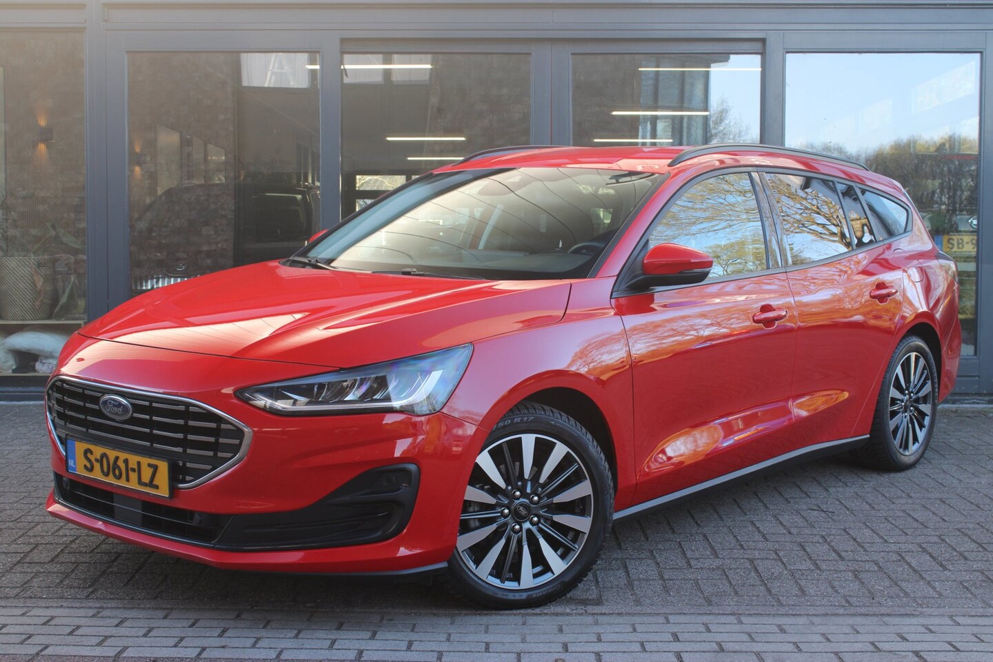 Ford Focus Wagon - 1.0 EcoBoost Hybrid Titanium X | Pilot-assist | Trekhaak | BLIS | Stoel+Stuurverwarming | - AutoWereld.nl