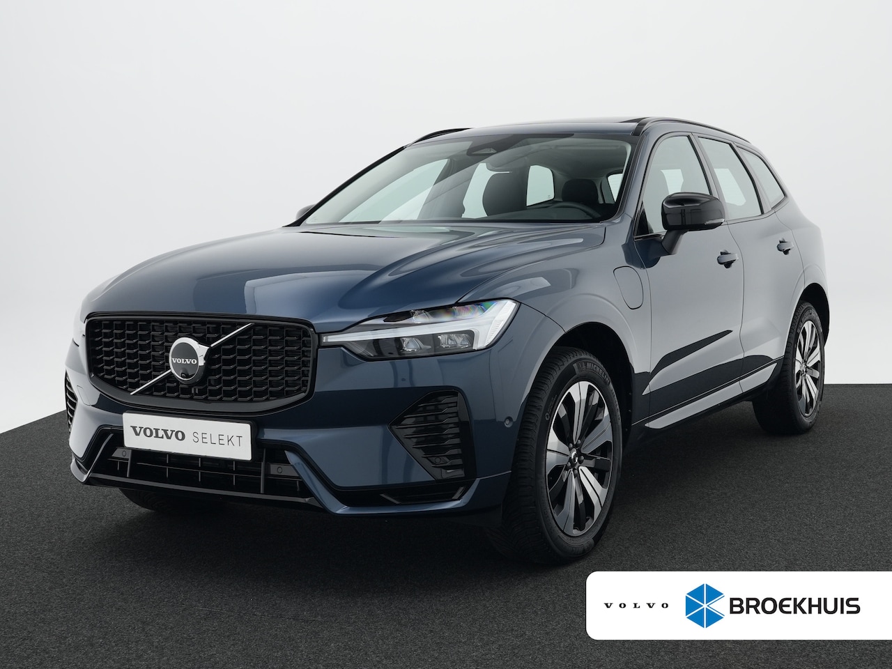 Volvo XC60 - T6 Plug-in hybrid AWD Plus Dark | 360° Camera | Pano | BLIS | Trekhaak | Adaptive Cruise | - AutoWereld.nl