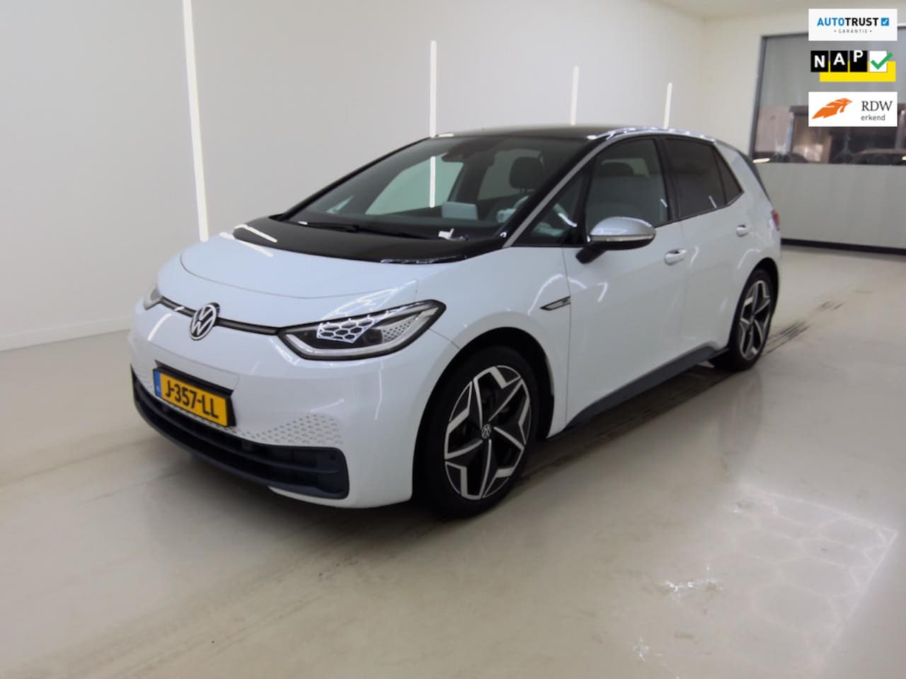 Volkswagen ID.3 - First Plus 58 kWh |PDC| STOELVERW. - AutoWereld.nl