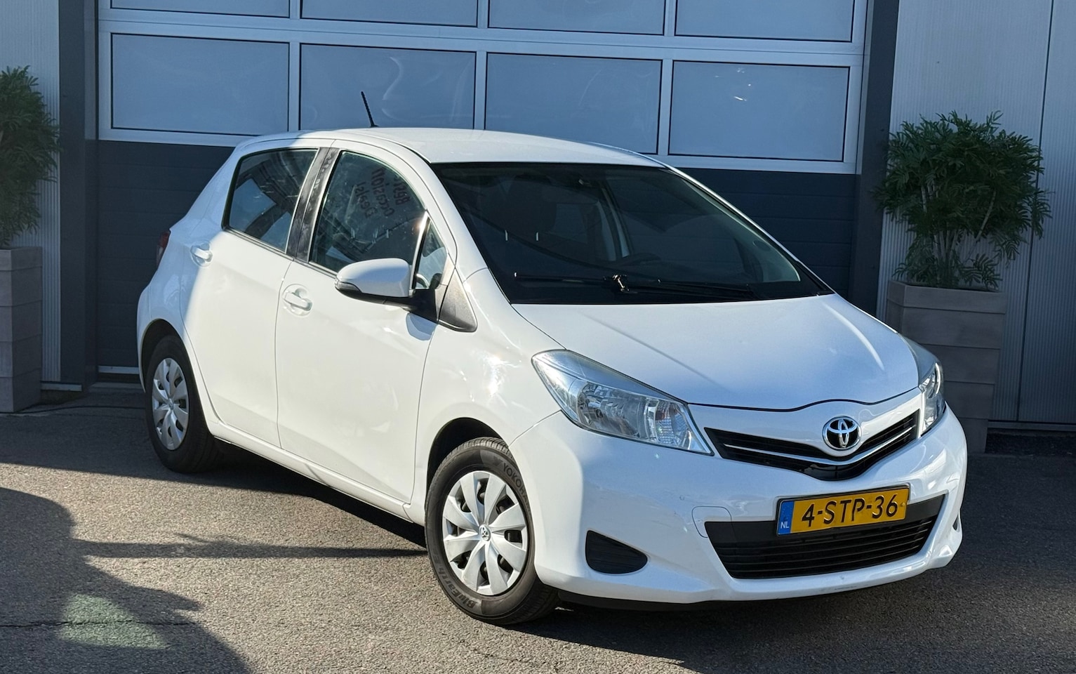 Toyota Yaris - 1.0 VVT-i Now / APK / AIRCO / Inruill mog. - AutoWereld.nl