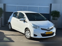 Toyota Yaris - 1.0 VVT-i Now / APK / AIRCO / Inruill mog
