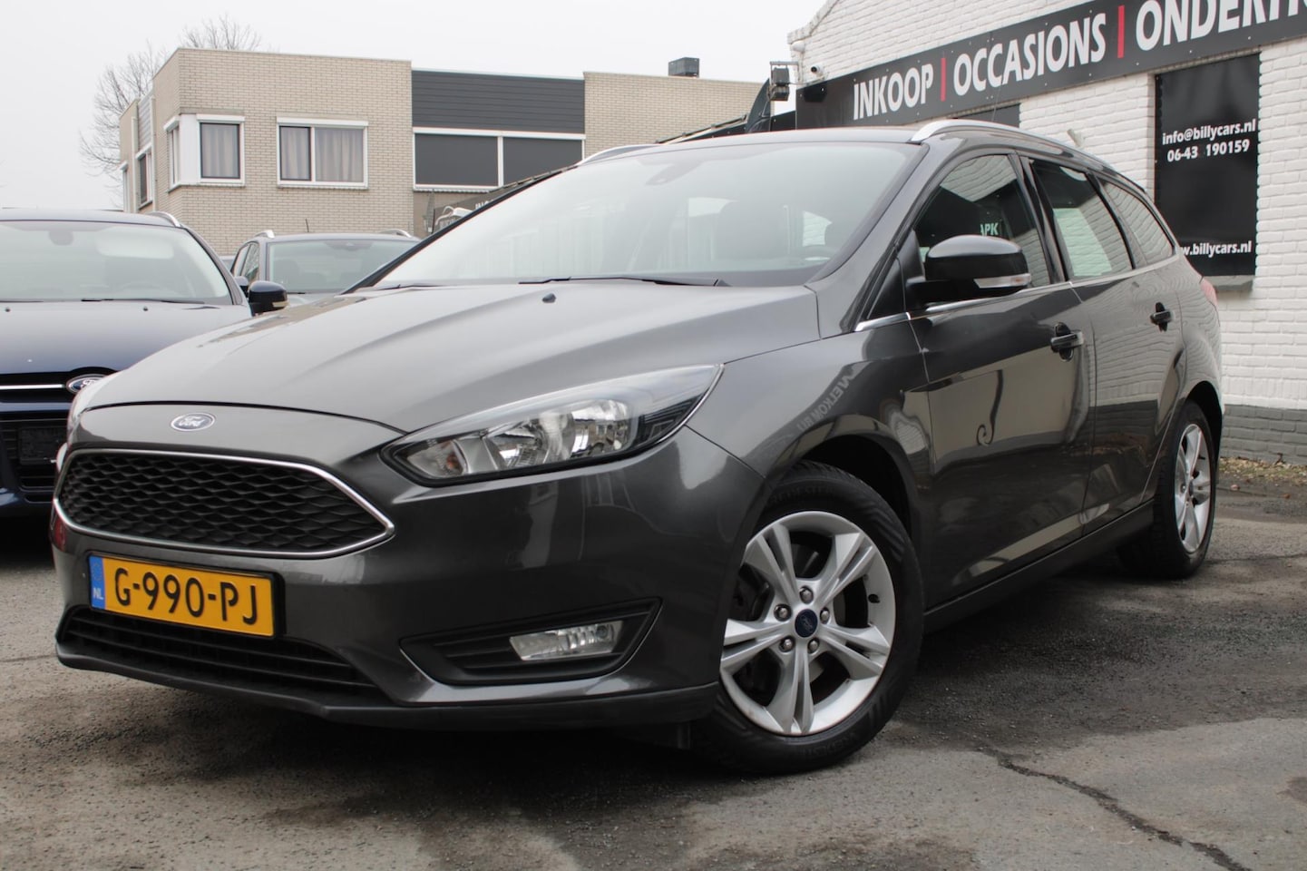 Ford Focus Wagon - 1.5 Titanium | Airco | Parkeersensoren / Elec ramen | Trekhaak - AutoWereld.nl