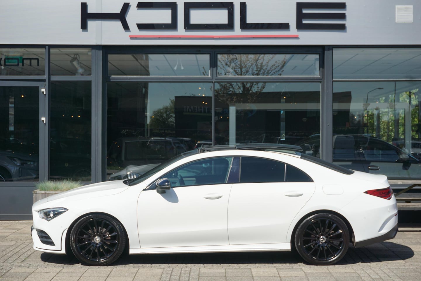 Mercedes-Benz CLA-Klasse - 180 Premium Plus AMG | Nightpakket | Panodak - AutoWereld.nl